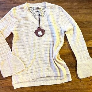 NWT Knox Rose knit bell sleeve sweater M